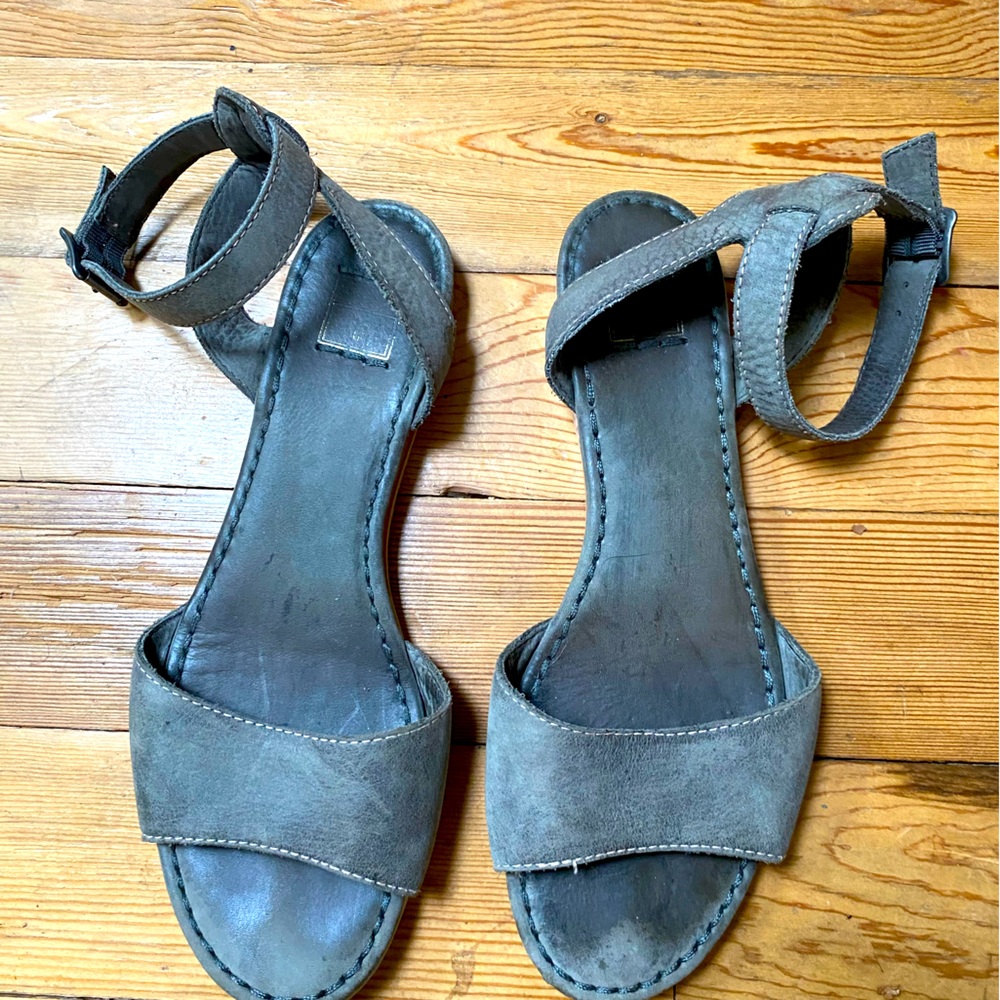 FRYE leather gray flat Sandals size 9